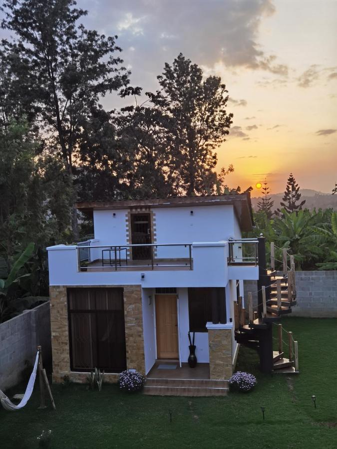 דירות ארושה Tiny House With Amazing View מראה חיצוני תמונה